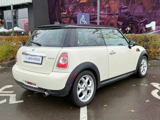 Міні Cooper 2012 у Києві на Automoto.ua Білий Міні Cooper, об'ємом двигуна 1.6 л та пробігом 131 тис. км за 8990 $, фото 5 на Automoto.ua