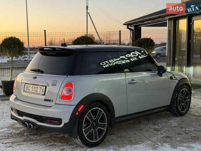 Білий Міні Cooper, об'ємом двигуна 1.6 л та пробігом 233 тис. км за 7490 $, фото 17 на Automoto.ua