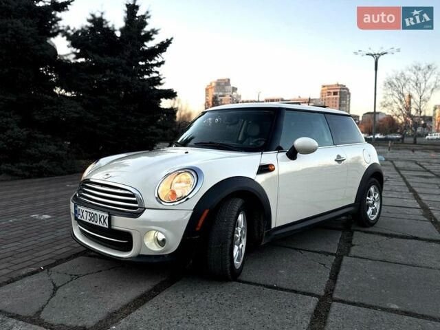 Білий Міні Cooper, об'ємом двигуна 1.6 л та пробігом 219 тис. км за 8000 $, фото 1 на Automoto.ua