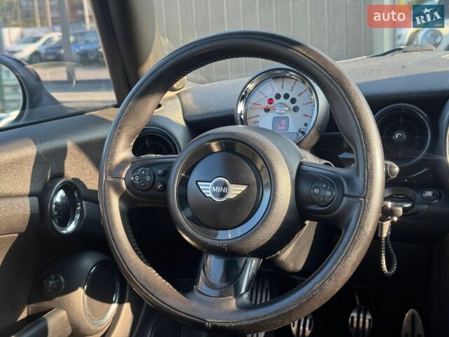 Білий Міні Cooper, об'ємом двигуна 1.6 л та пробігом 167 тис. км за 8000 $, фото 14 на Automoto.ua