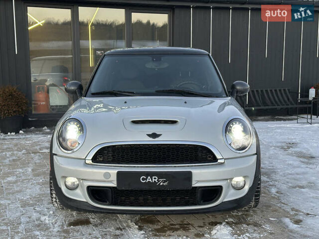 Білий Міні Cooper, об'ємом двигуна 1.6 л та пробігом 233 тис. км за 7490 $, фото 2 на Automoto.ua