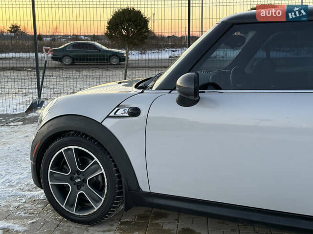 Білий Міні Cooper, об'ємом двигуна 1.6 л та пробігом 233 тис. км за 7490 $, фото 11 на Automoto.ua