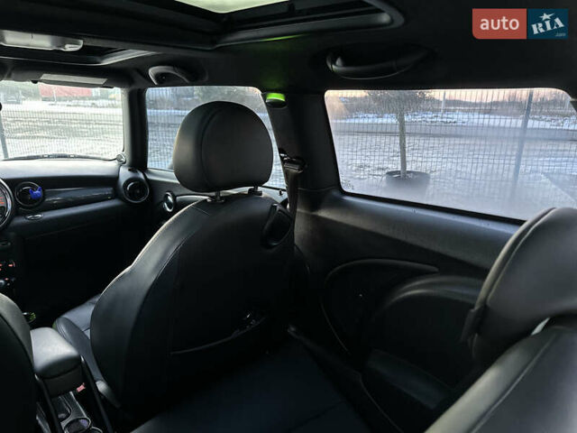 Білий Міні Cooper, об'ємом двигуна 1.6 л та пробігом 233 тис. км за 7490 $, фото 47 на Automoto.ua