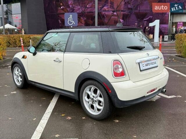 Білий Міні Cooper, об'ємом двигуна 1.6 л та пробігом 131 тис. км за 8990 $, фото 3 на Automoto.ua