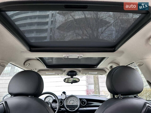 Білий Міні Cooper, об'ємом двигуна 1.6 л та пробігом 135 тис. км за 8500 $, фото 8 на Automoto.ua