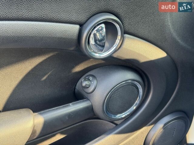 Білий Міні Cooper, об'ємом двигуна 1.6 л та пробігом 167 тис. км за 8000 $, фото 23 на Automoto.ua