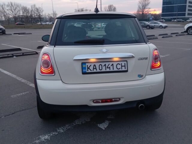 Білий Міні Cooper, об'ємом двигуна 1.6 л та пробігом 165 тис. км за 8500 $, фото 1 на Automoto.ua