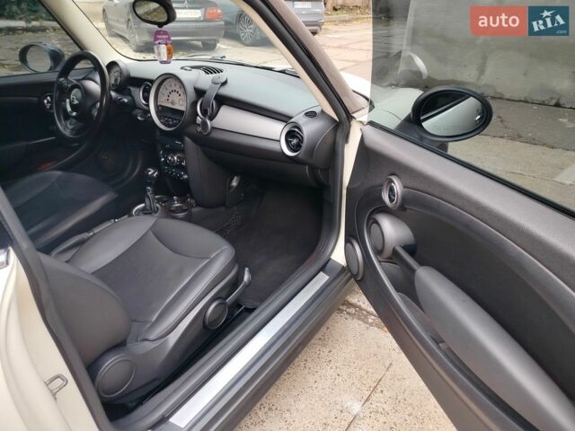 Білий Міні Cooper, об'ємом двигуна 1.6 л та пробігом 136 тис. км за 6600 $, фото 4 на Automoto.ua
