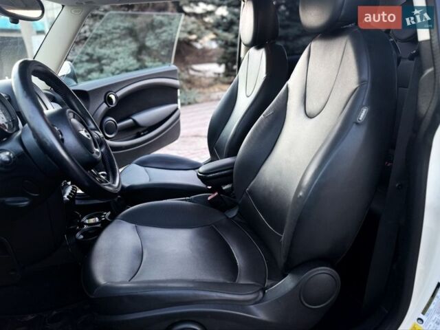 Білий Міні Cooper, об'ємом двигуна 1.6 л та пробігом 219 тис. км за 8000 $, фото 5 на Automoto.ua