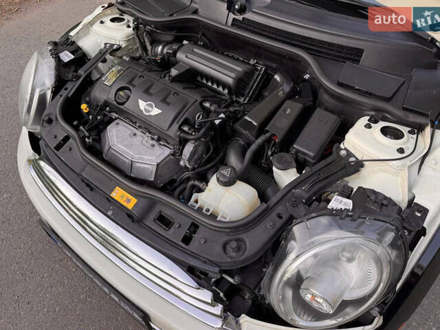 Білий Міні Cooper, об'ємом двигуна 1.6 л та пробігом 201 тис. км за 7400 $, фото 12 на Automoto.ua
