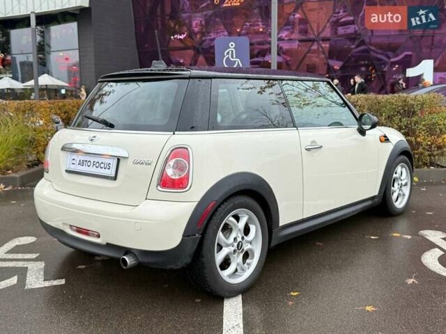 Білий Міні Cooper, об'ємом двигуна 1.6 л та пробігом 131 тис. км за 8990 $, фото 5 на Automoto.ua
