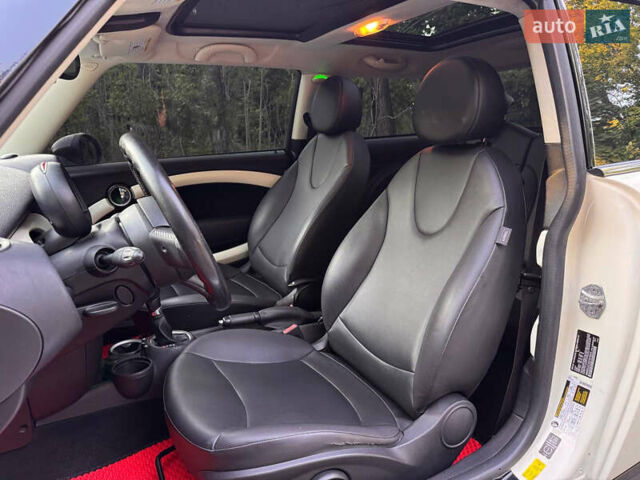 Білий Міні Cooper, об'ємом двигуна 1.6 л та пробігом 201 тис. км за 7400 $, фото 27 на Automoto.ua