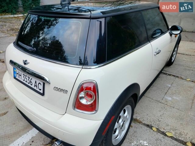 Білий Міні Cooper, об'ємом двигуна 1.6 л та пробігом 136 тис. км за 6600 $, фото 12 на Automoto.ua