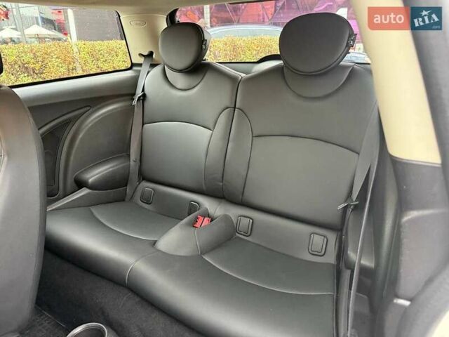 Білий Міні Cooper, об'ємом двигуна 1.6 л та пробігом 131 тис. км за 8990 $, фото 7 на Automoto.ua