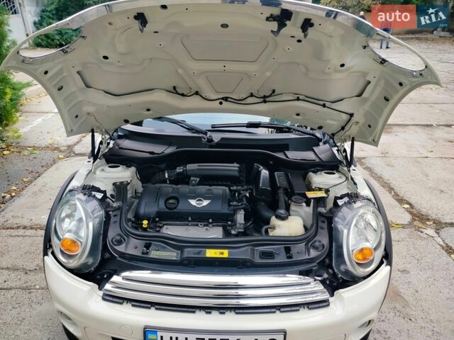 Білий Міні Cooper, об'ємом двигуна 1.6 л та пробігом 136 тис. км за 6600 $, фото 2 на Automoto.ua