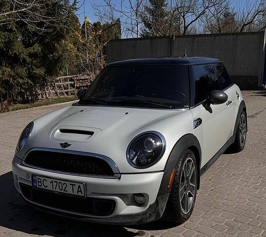 Білий Міні Cooper, об'ємом двигуна 1.6 л та пробігом 236 тис. км за 8500 $, фото 1 на Automoto.ua