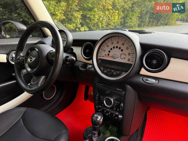 Білий Міні Cooper, об'ємом двигуна 1.6 л та пробігом 201 тис. км за 7400 $, фото 34 на Automoto.ua