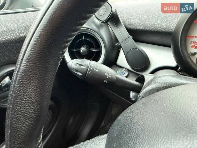 Білий Міні Cooper, об'ємом двигуна 1.6 л та пробігом 131 тис. км за 8990 $, фото 12 на Automoto.ua