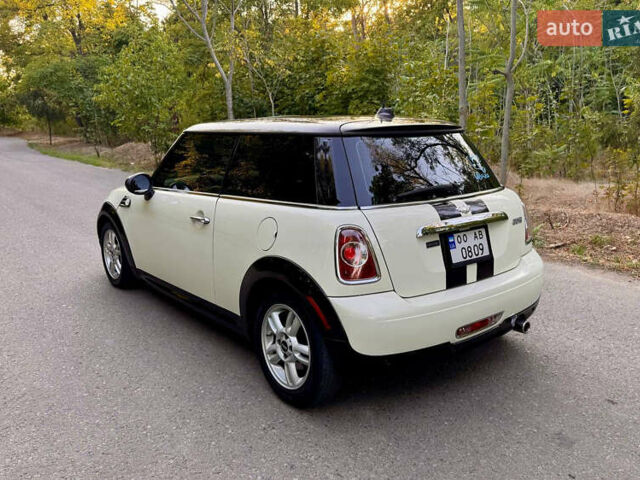 Білий Міні Cooper, об'ємом двигуна 1.6 л та пробігом 201 тис. км за 7400 $, фото 6 на Automoto.ua