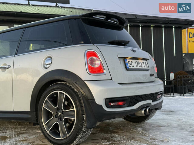 Білий Міні Cooper, об'ємом двигуна 1.6 л та пробігом 233 тис. км за 7490 $, фото 25 на Automoto.ua