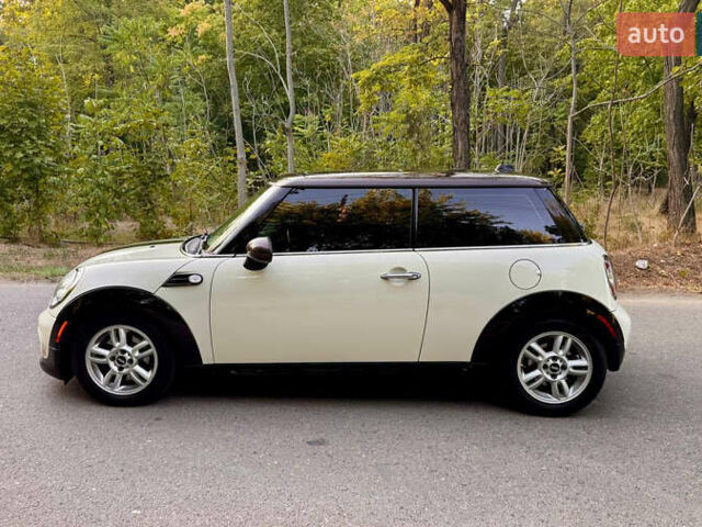 Білий Міні Cooper, об'ємом двигуна 1.6 л та пробігом 201 тис. км за 7400 $, фото 7 на Automoto.ua