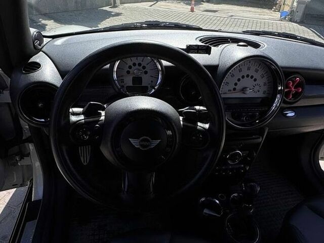 Білий Міні Cooper, об'ємом двигуна 1.6 л та пробігом 236 тис. км за 8300 $, фото 9 на Automoto.ua