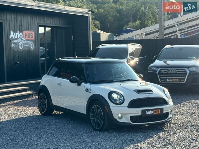 Білий Міні Cooper, об'ємом двигуна 1.6 л та пробігом 167 тис. км за 8000 $, фото 3 на Automoto.ua