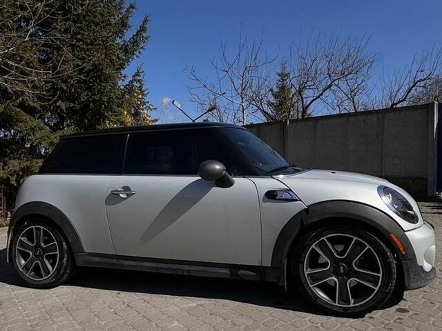 Білий Міні Cooper, об'ємом двигуна 1.6 л та пробігом 236 тис. км за 8300 $, фото 4 на Automoto.ua