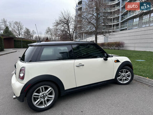 Білий Міні Cooper, об'ємом двигуна 1.6 л та пробігом 135 тис. км за 7500 $, фото 4 на Automoto.ua
