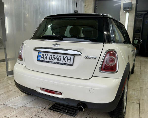 Белый Мини Купер, объемом двигателя 1.6 л и пробегом 207 тыс. км за 7500 $, фото 7 на Automoto.ua