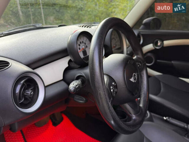 Білий Міні Cooper, об'ємом двигуна 1.6 л та пробігом 201 тис. км за 7400 $, фото 28 на Automoto.ua