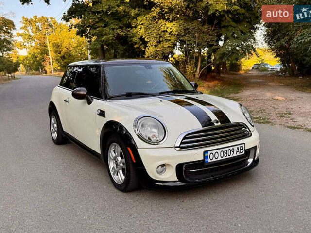 Білий Міні Cooper, об'ємом двигуна 1.6 л та пробігом 201 тис. км за 7400 $, фото 2 на Automoto.ua