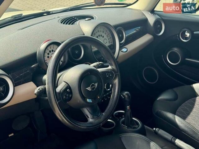Белый Мини Купер, объемом двигателя 1.54 л и пробегом 178 тыс. км за 6800 $, фото 2 на Automoto.ua