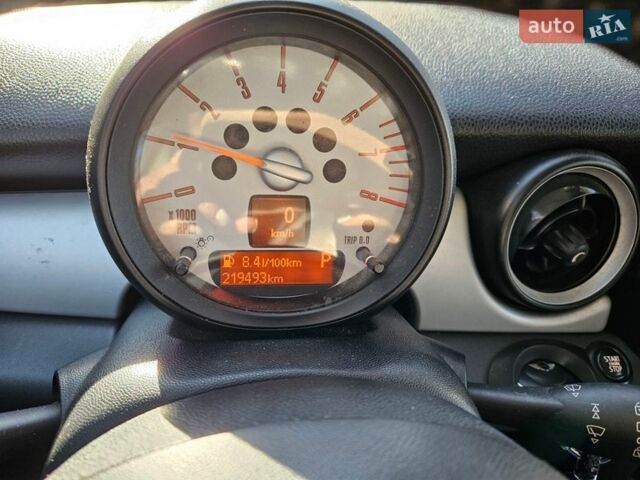 Білий Міні Cooper, об'ємом двигуна 1.6 л та пробігом 219 тис. км за 8000 $, фото 7 на Automoto.ua