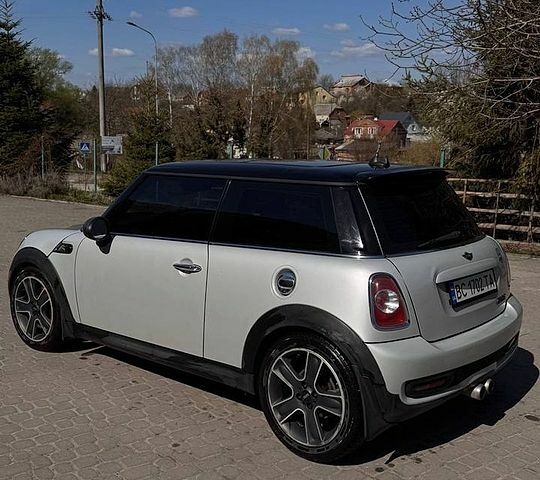 Білий Міні Cooper, об'ємом двигуна 1.6 л та пробігом 236 тис. км за 8500 $, фото 6 на Automoto.ua