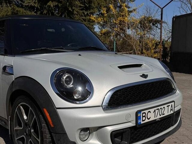 Білий Міні Cooper, об'ємом двигуна 1.6 л та пробігом 236 тис. км за 8300 $, фото 3 на Automoto.ua