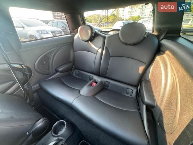 Білий Міні Cooper, об'ємом двигуна 1.6 л та пробігом 167 тис. км за 8000 $, фото 11 на Automoto.ua