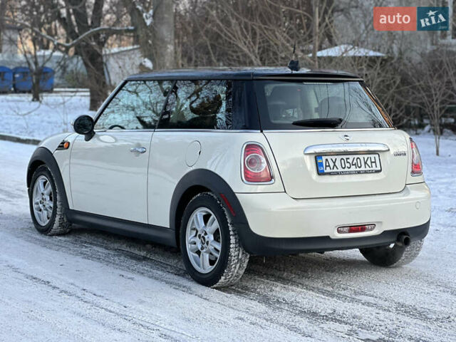 Білий Міні Cooper, об'ємом двигуна 1.6 л та пробігом 208 тис. км за 6500 $, фото 5 на Automoto.ua
