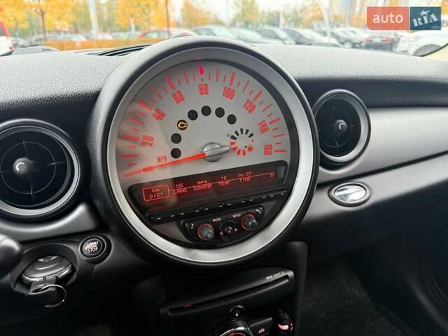 Білий Міні Cooper, об'ємом двигуна 1.6 л та пробігом 131 тис. км за 8990 $, фото 16 на Automoto.ua