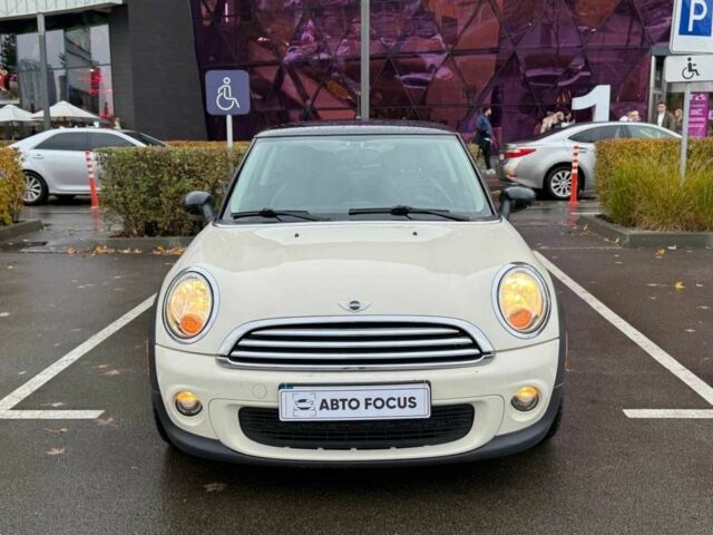 Міні Cooper 2012 у Києві на Automoto.ua Білий Міні Cooper, об'ємом двигуна 1.6 л та пробігом 131 тис. км за 8990 $, фото 1 на Automoto.ua