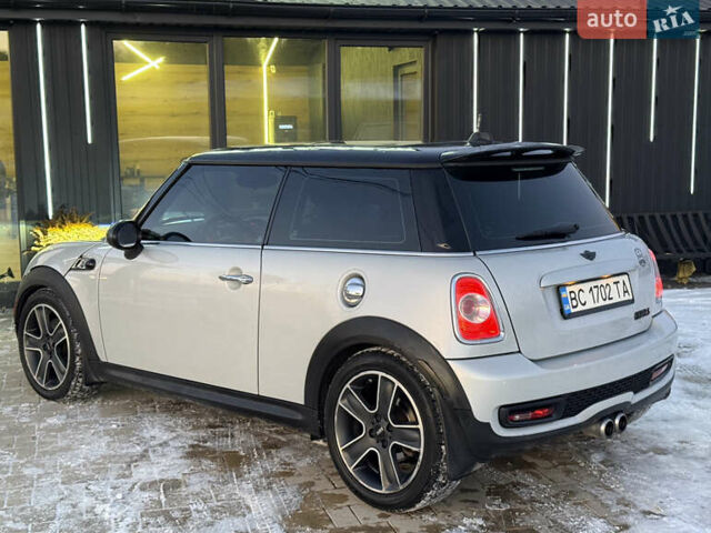 Білий Міні Cooper, об'ємом двигуна 1.6 л та пробігом 233 тис. км за 7490 $, фото 15 на Automoto.ua