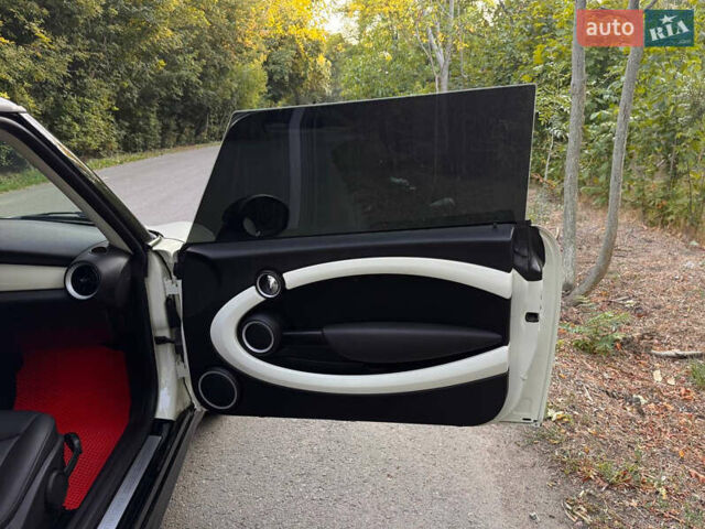 Білий Міні Cooper, об'ємом двигуна 1.6 л та пробігом 201 тис. км за 7400 $, фото 32 на Automoto.ua