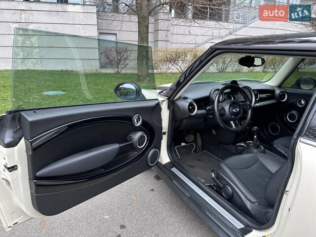 Білий Міні Cooper, об'ємом двигуна 1.6 л та пробігом 135 тис. км за 8500 $, фото 9 на Automoto.ua