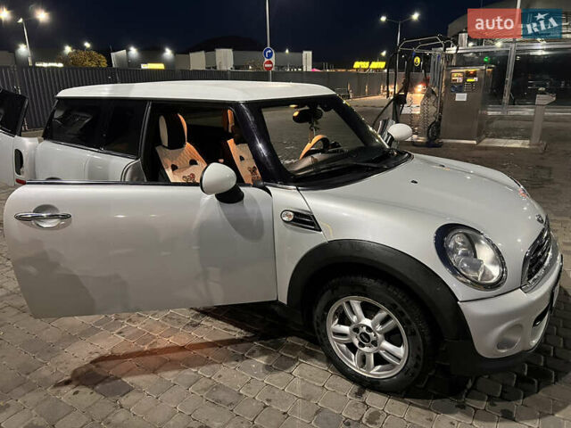Белый Мини Купер, объемом двигателя 1.6 л и пробегом 266 тыс. км за 9900 $, фото 7 на Automoto.ua