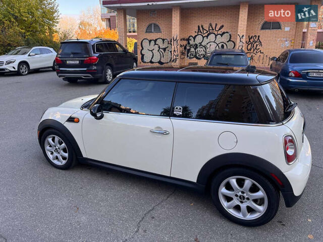 Міні Cooper 2013 у Києві на Automoto.ua Білий Міні Cooper, об'ємом двигуна 1.6 л та пробігом 174 тис. км за 7400 $, фото 4 на Automoto.ua