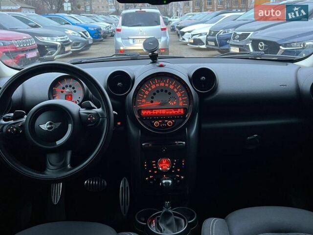 Белый Мини Купер, объемом двигателя 2 л и пробегом 149 тыс. км за 12600 $, фото 8 на Automoto.ua