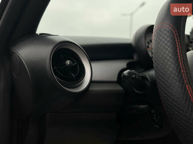 Білий Міні Cooper, об'ємом двигуна 1.6 л та пробігом 267 тис. км за 9700 $, фото 10 на Automoto.ua