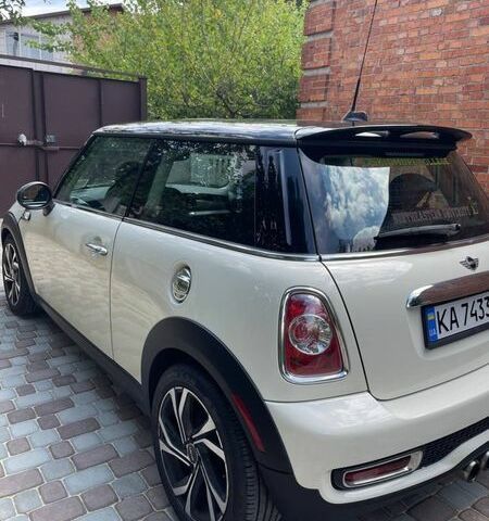 Белый Мини Купер, объемом двигателя 1.6 л и пробегом 69 тыс. км за 8000 $, фото 7 на Automoto.ua