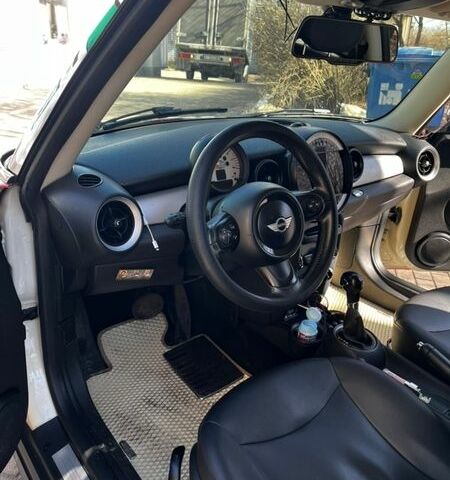 Білий Міні Cooper, об'ємом двигуна 1.6 л та пробігом 230 тис. км за 7399 $, фото 12 на Automoto.ua