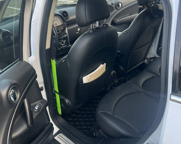 Білий Міні Cooper, об'ємом двигуна 1.6 л та пробігом 150 тис. км за 8900 $, фото 2 на Automoto.ua